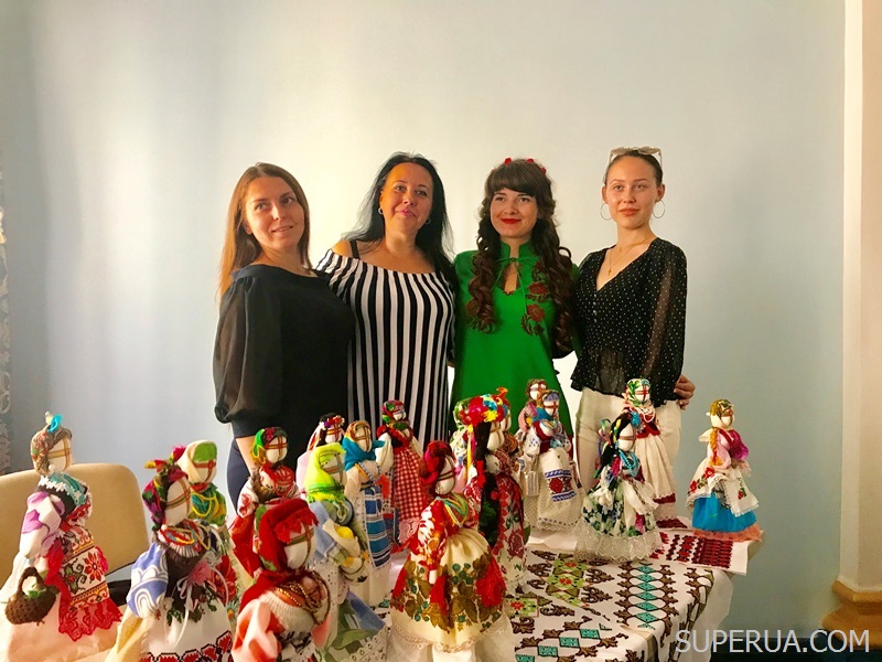 3 Лише дівчата...