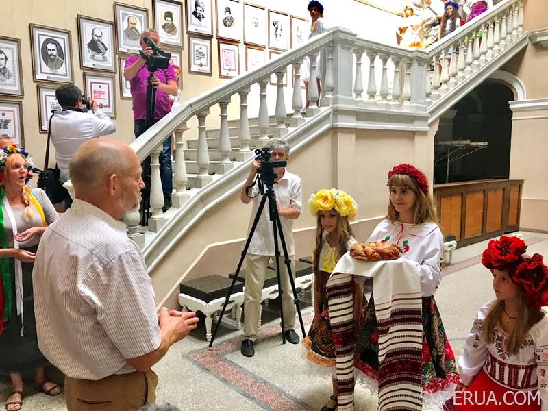 4 У літературному музеї